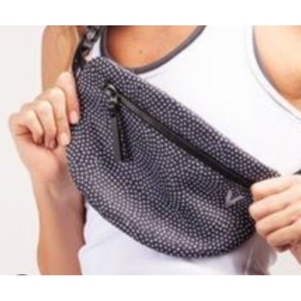 Vooray Active Fanny Pack Black White Polka Dot Neoprene Waist Bag Pocket